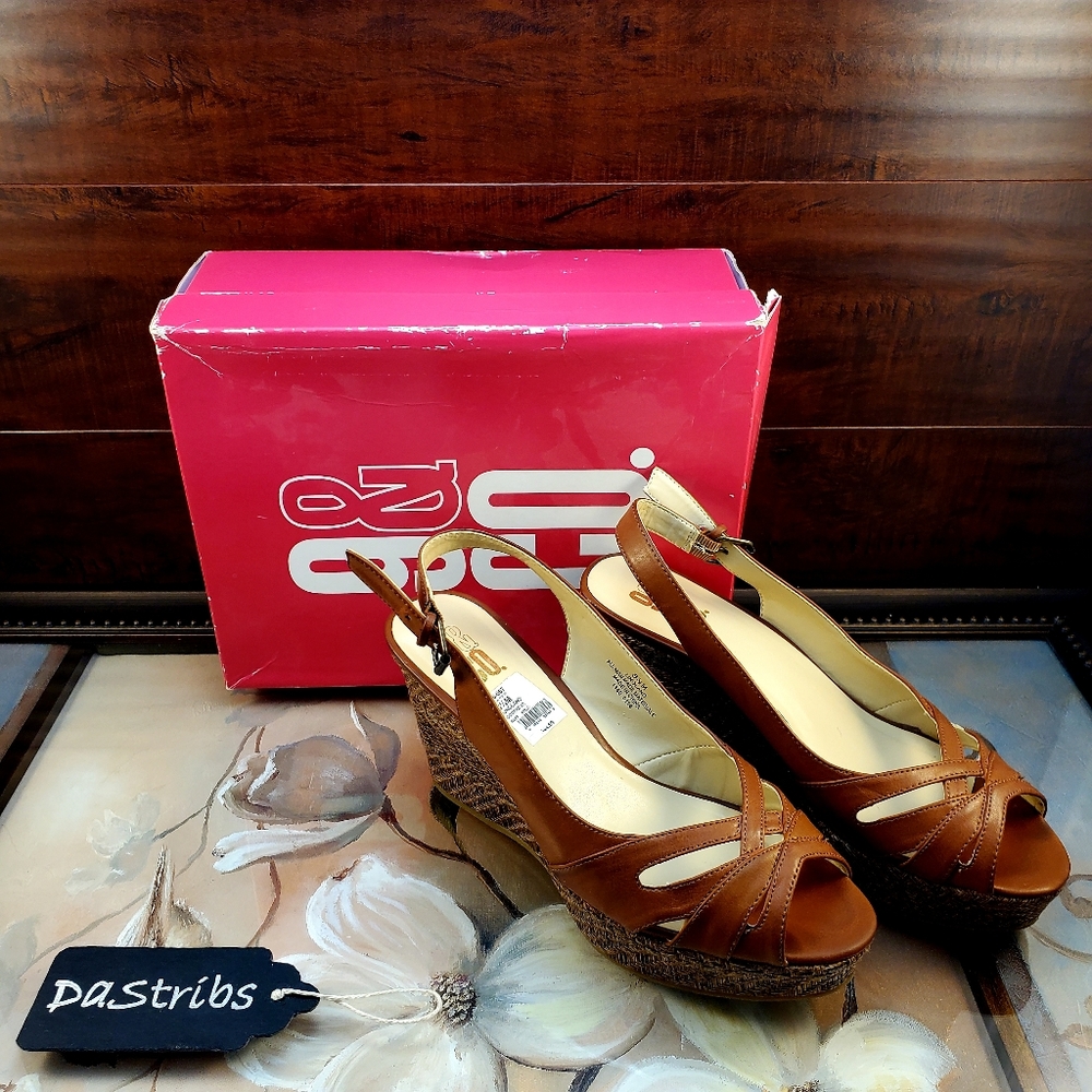 Women's brown 9&Co. wedge shoes shoes size 8.5